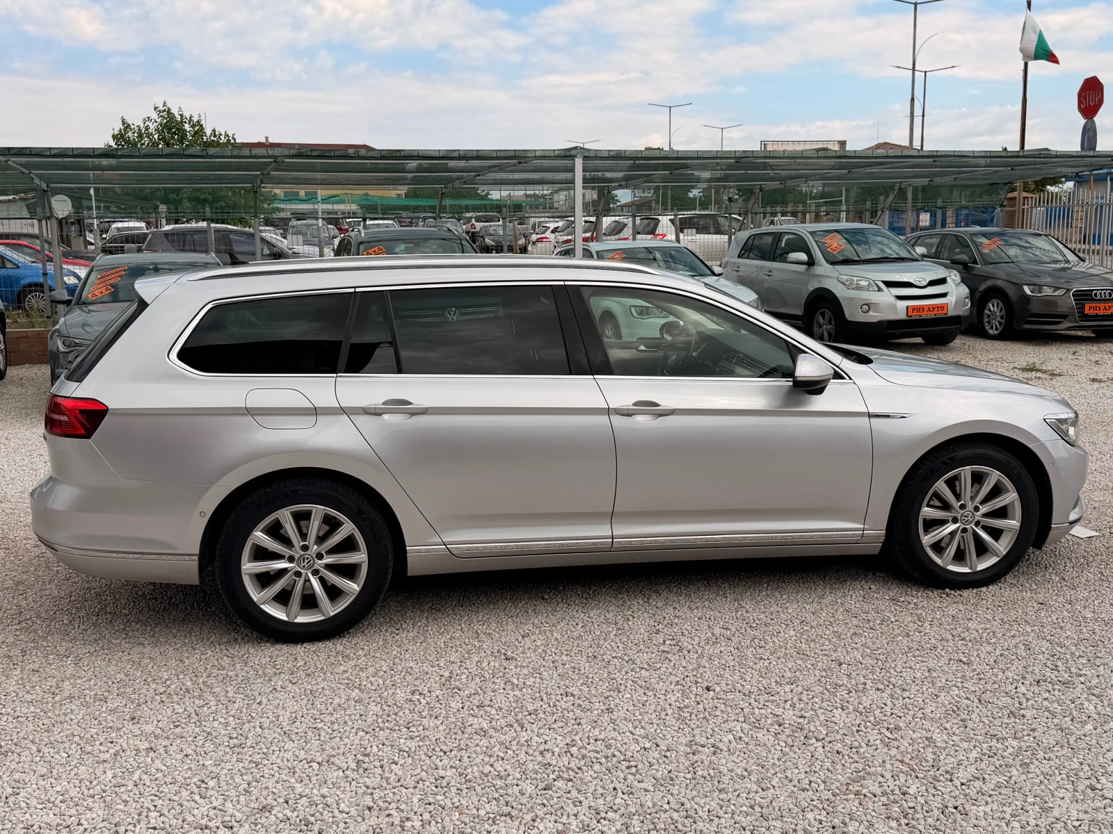 VW Passat 2.0TDI* NAVI* 4X4* DIGITAL* , снимка 4 - Автомобили и джипове - 55170793