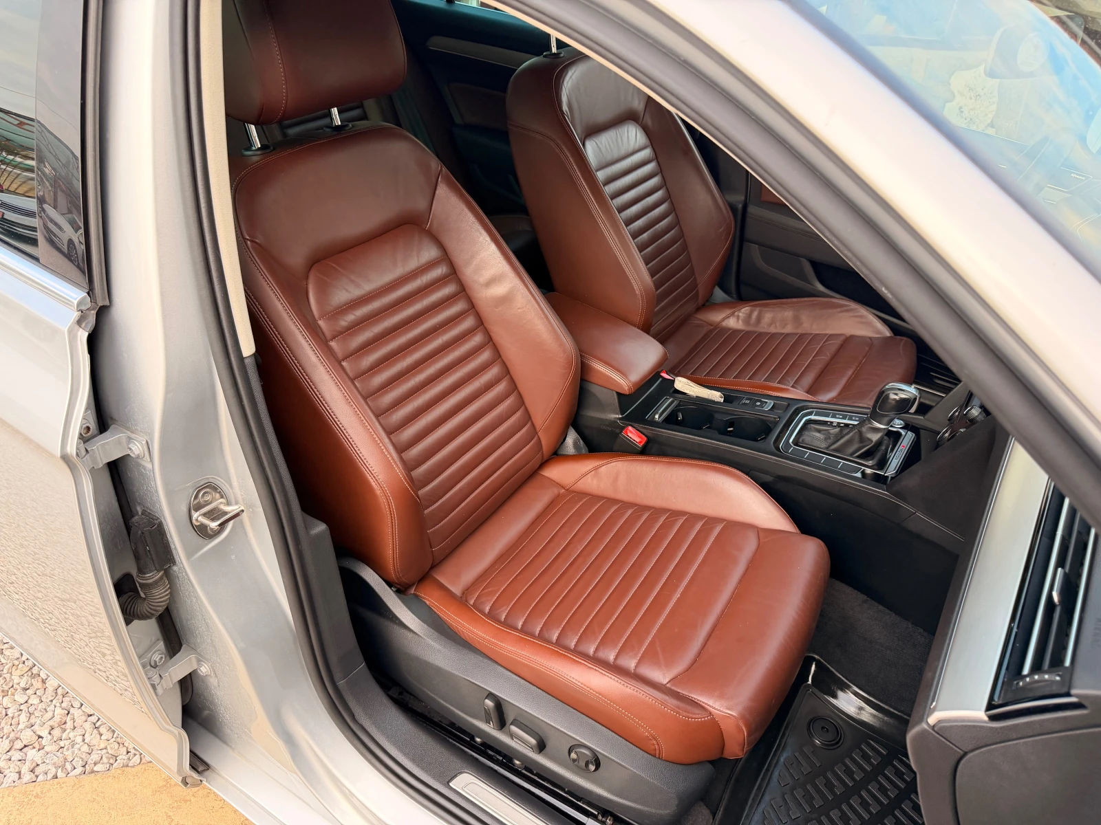 VW Passat 2.0TDI* NAVI* 4X4* DIGITAL* , снимка 11 - Автомобили и джипове - 55170793