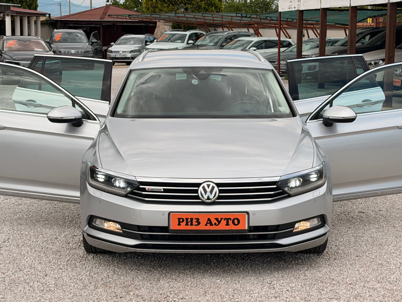 VW Passat 2.0TDI* NAVI* 4X4* DIGITAL* , снимка 2 - Автомобили и джипове - 55170793