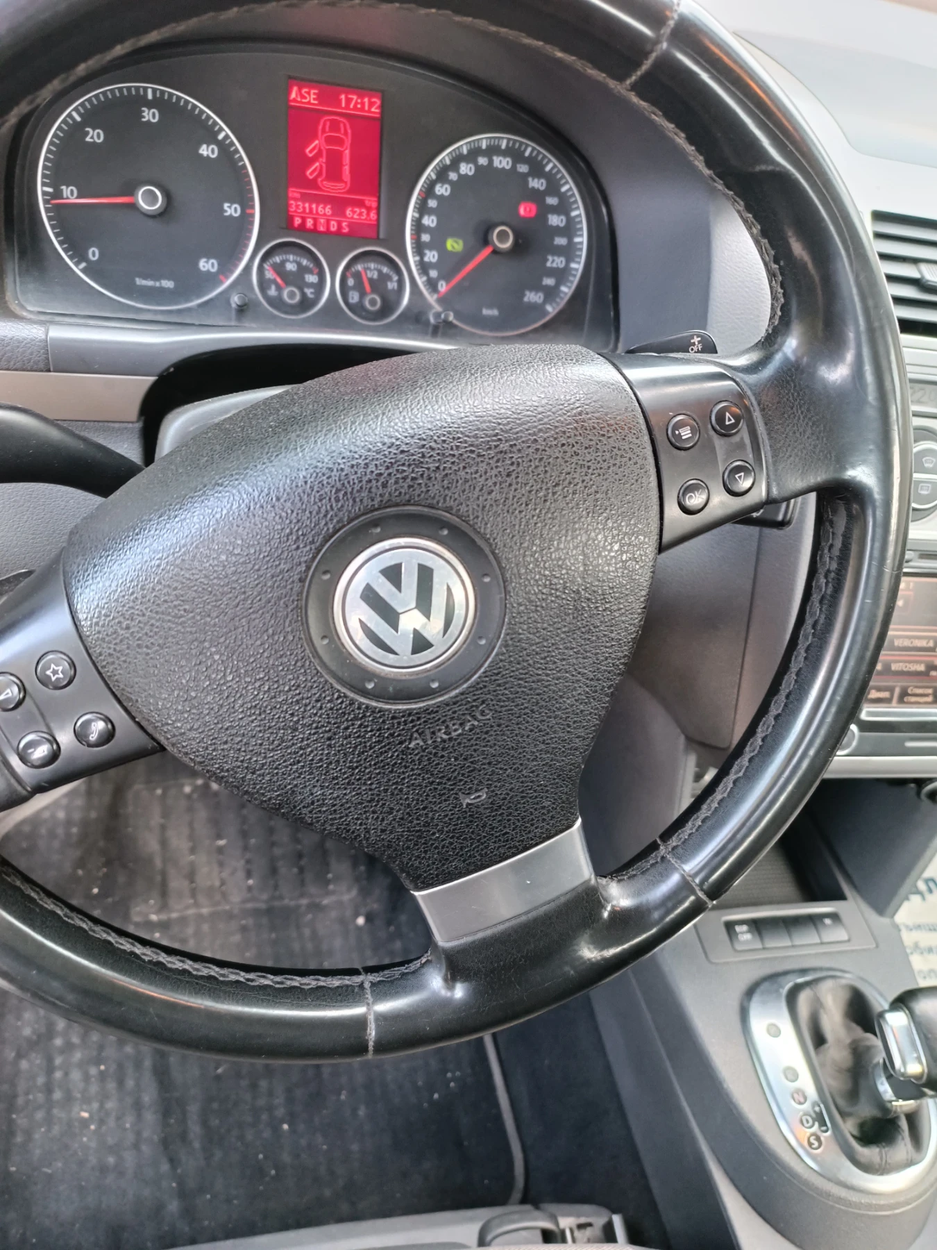VW Touran 2.0 tdi BMM, снимка 6 - Автомобили и джипове - 55494103