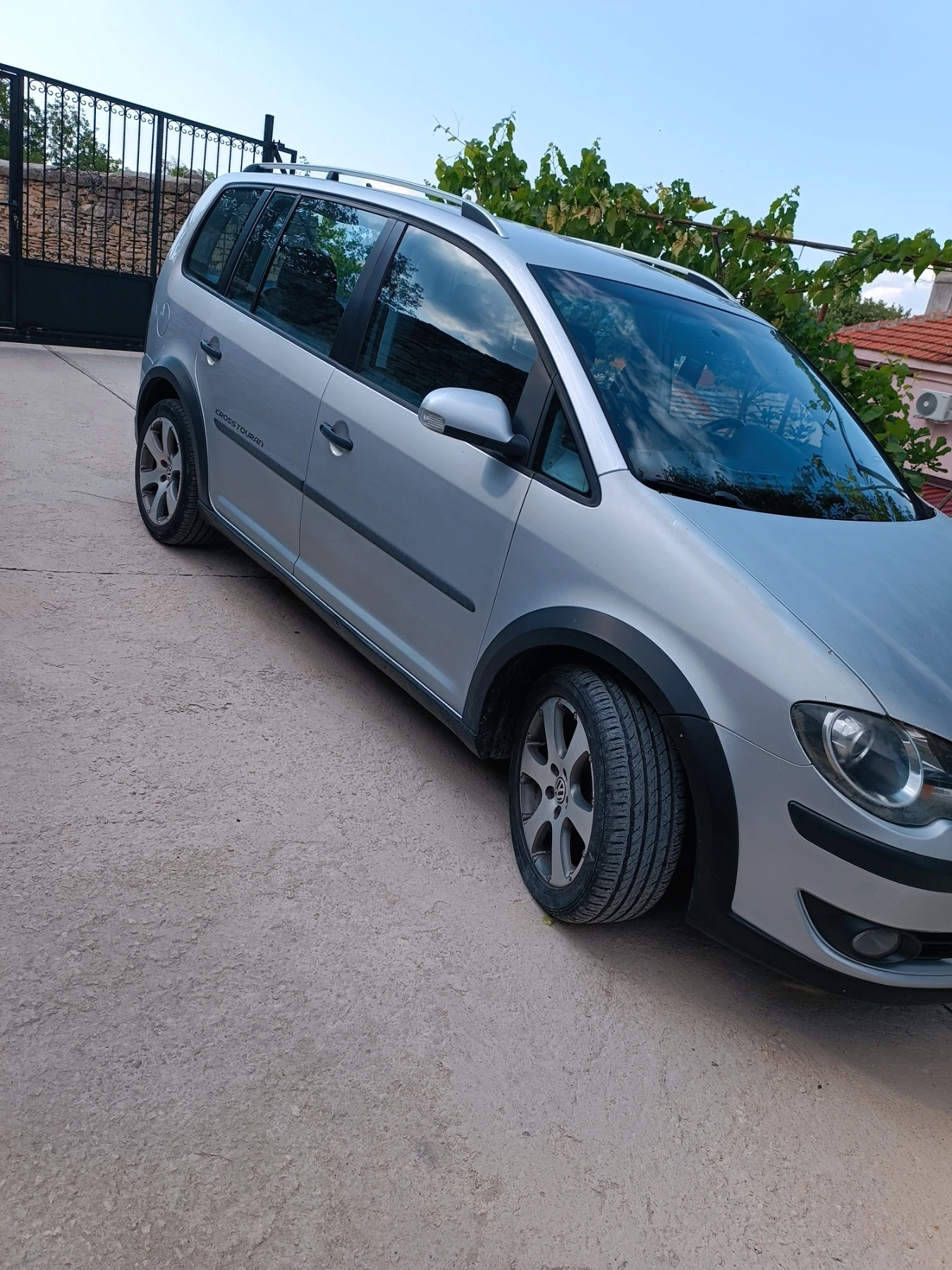 VW Touran 2.0 tdi BMM, снимка 2 - Автомобили и джипове - 55494103