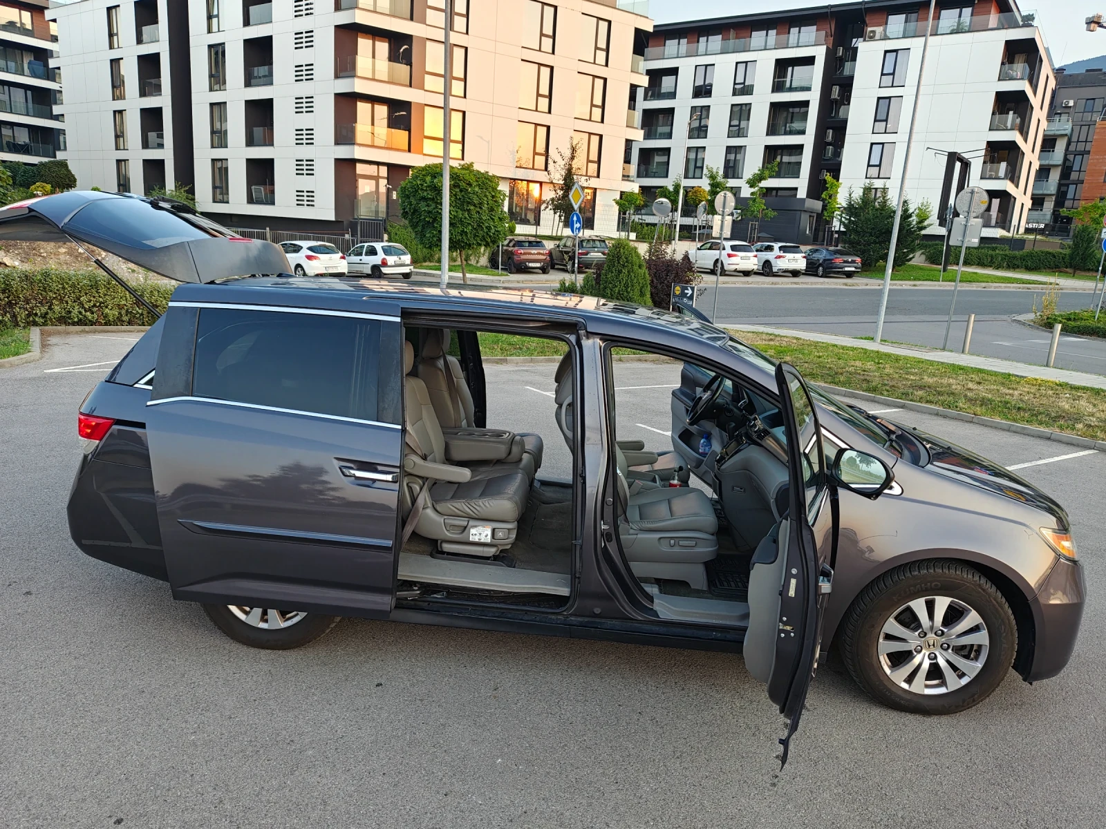 Honda Odyssey EX-L, снимка 4 - Автомобили и джипове - 55578813