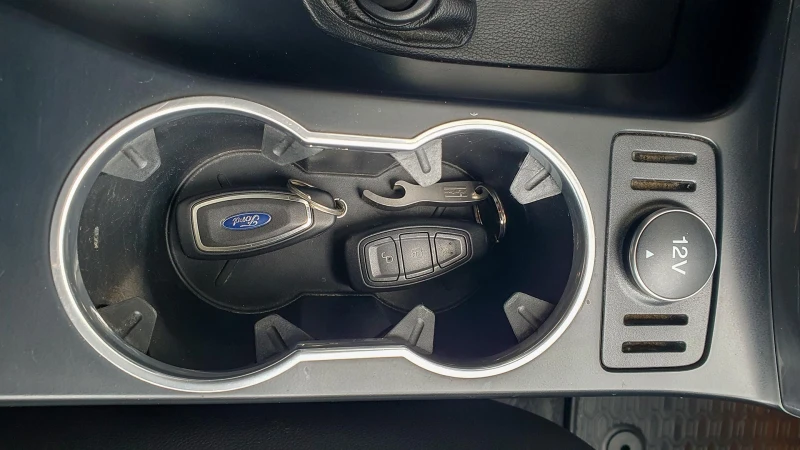 Ford Kuga AWD, снимка 13 - Автомобили и джипове - 53580694