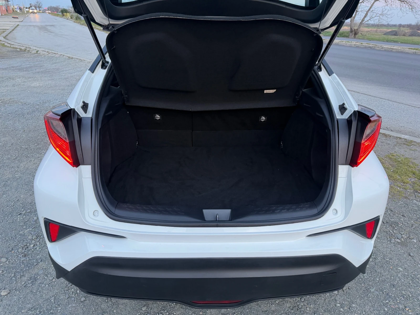 Toyota C-HR HYBRID / FACELIFT / ЕВРО6 / YOUTUBE / WAZE, снимка 15 - Автомобили и джипове - 54846526