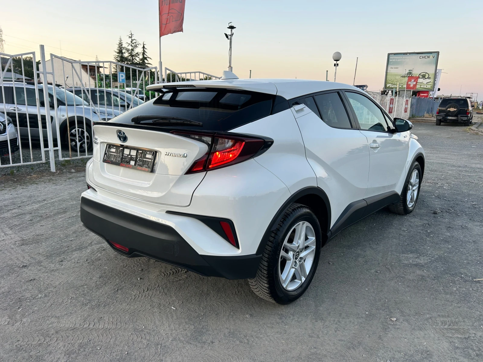 Toyota C-HR HYBRID / FACELIFT / ЕВРО6 / YOUTUBE / WAZE, снимка 5 - Автомобили и джипове - 54846526
