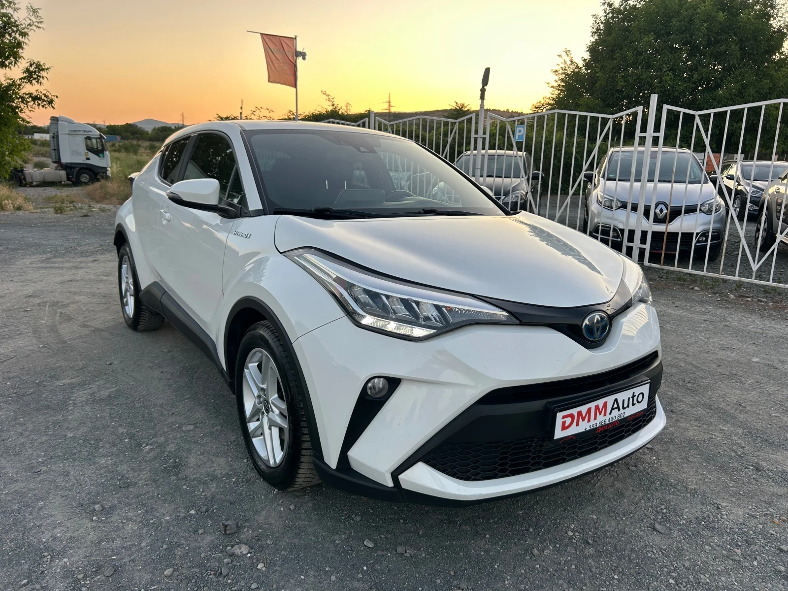 Toyota C-HR HYBRID / FACELIFT / ЕВРО6 / YOUTUBE / WAZE, снимка 3 - Автомобили и джипове - 54846526