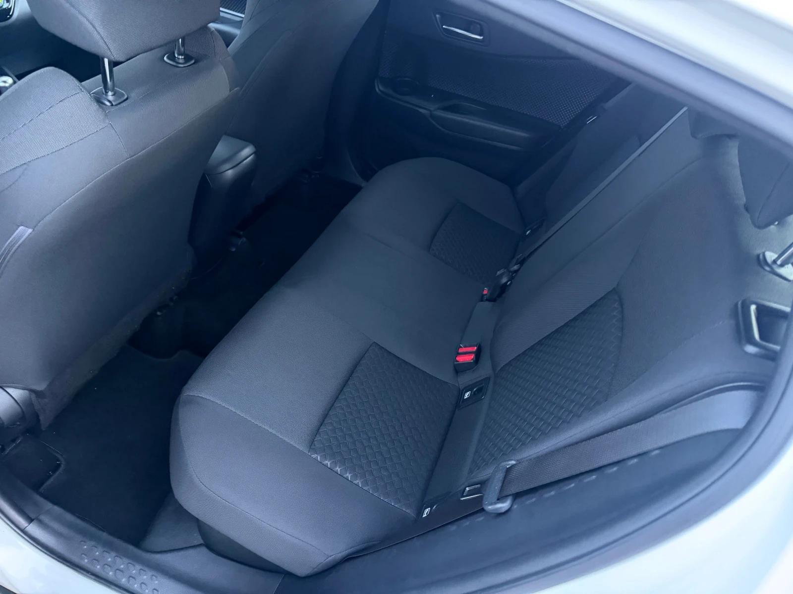 Toyota C-HR HYBRID / FACELIFT / ЕВРО6 / YOUTUBE / WAZE, снимка 13 - Автомобили и джипове - 54846526