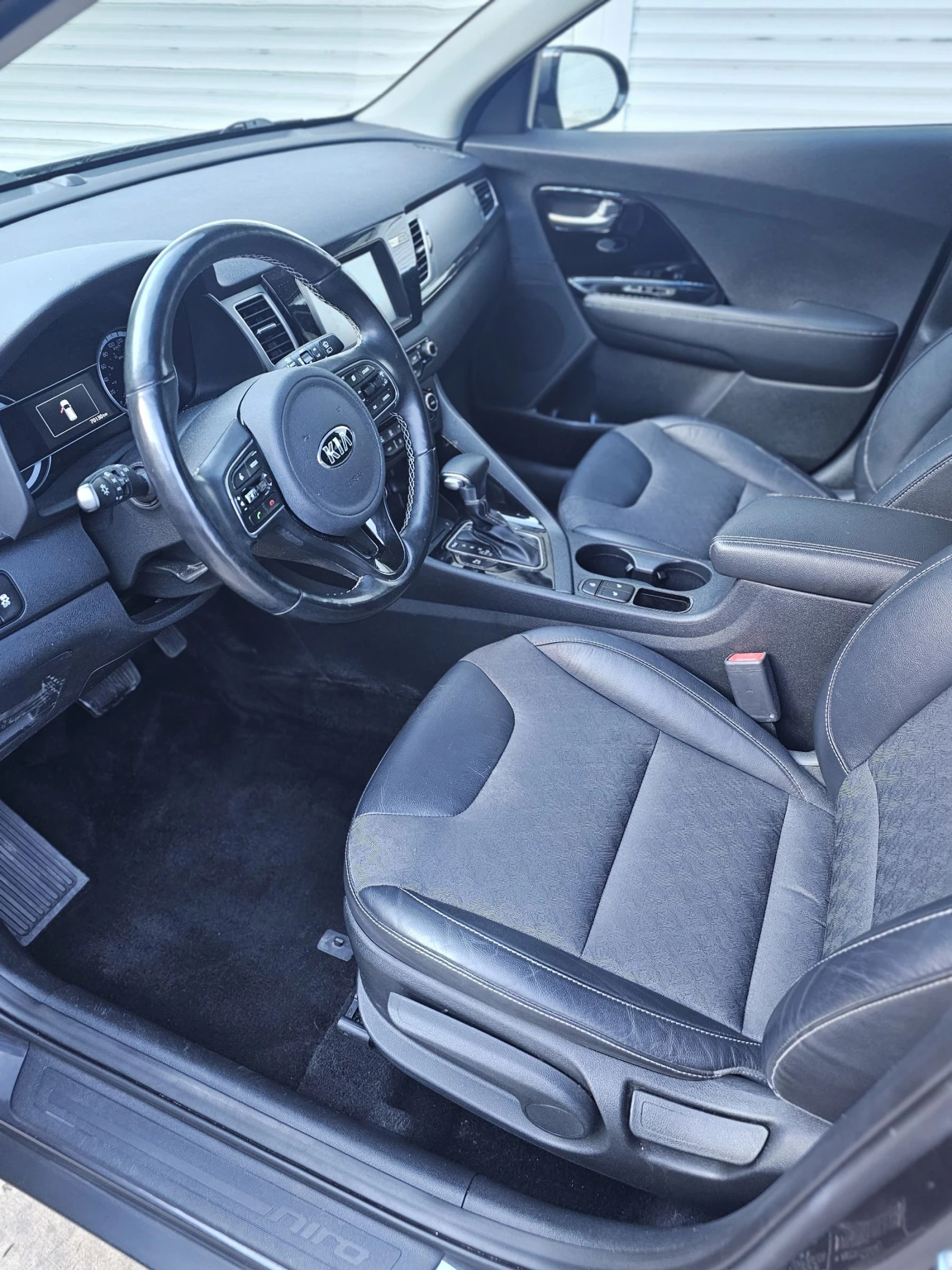 Kia Niro, снимка 4 - Автомобили и джипове - 54904549