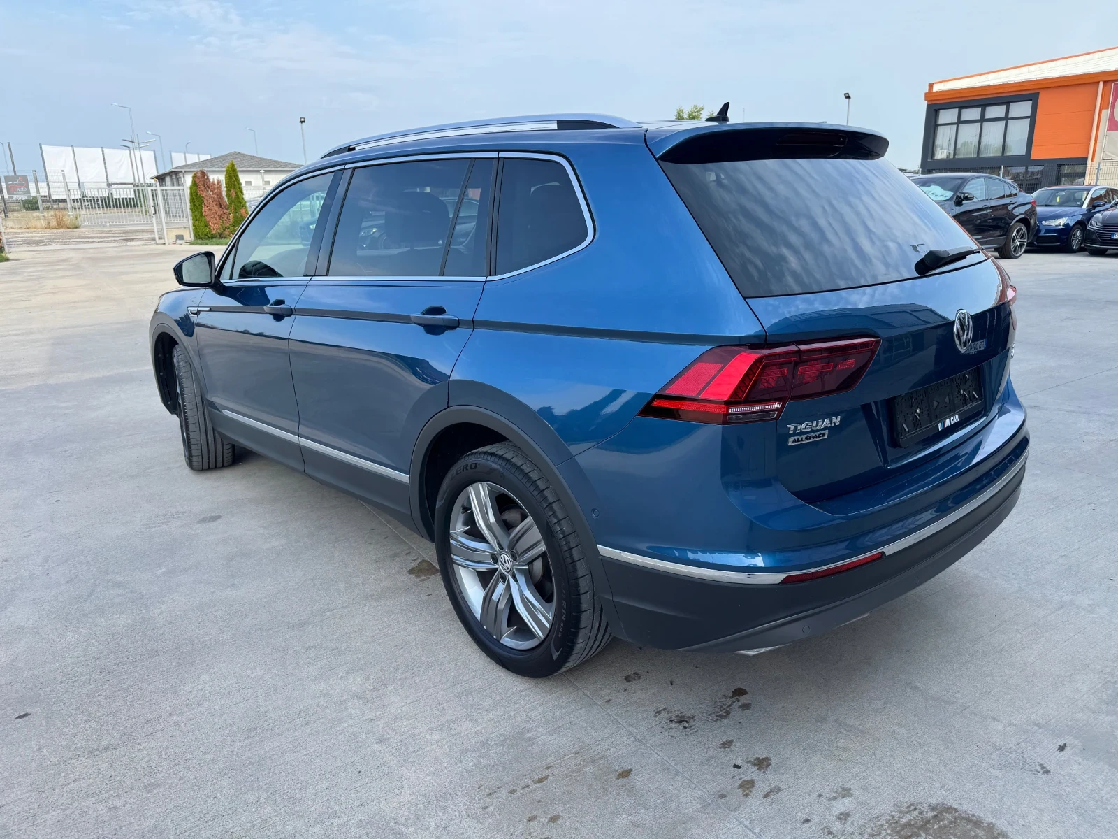 VW Tiguan 2.0 TDI 7 местен 4х4 лизинг 100 процента одобрение, снимка 3 - Автомобили и джипове - 55137148