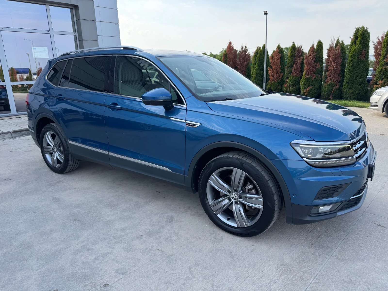 VW Tiguan 2.0 TDI 7 местен 4х4 лизинг 100 процента одобрение, снимка 7 - Автомобили и джипове - 55137148