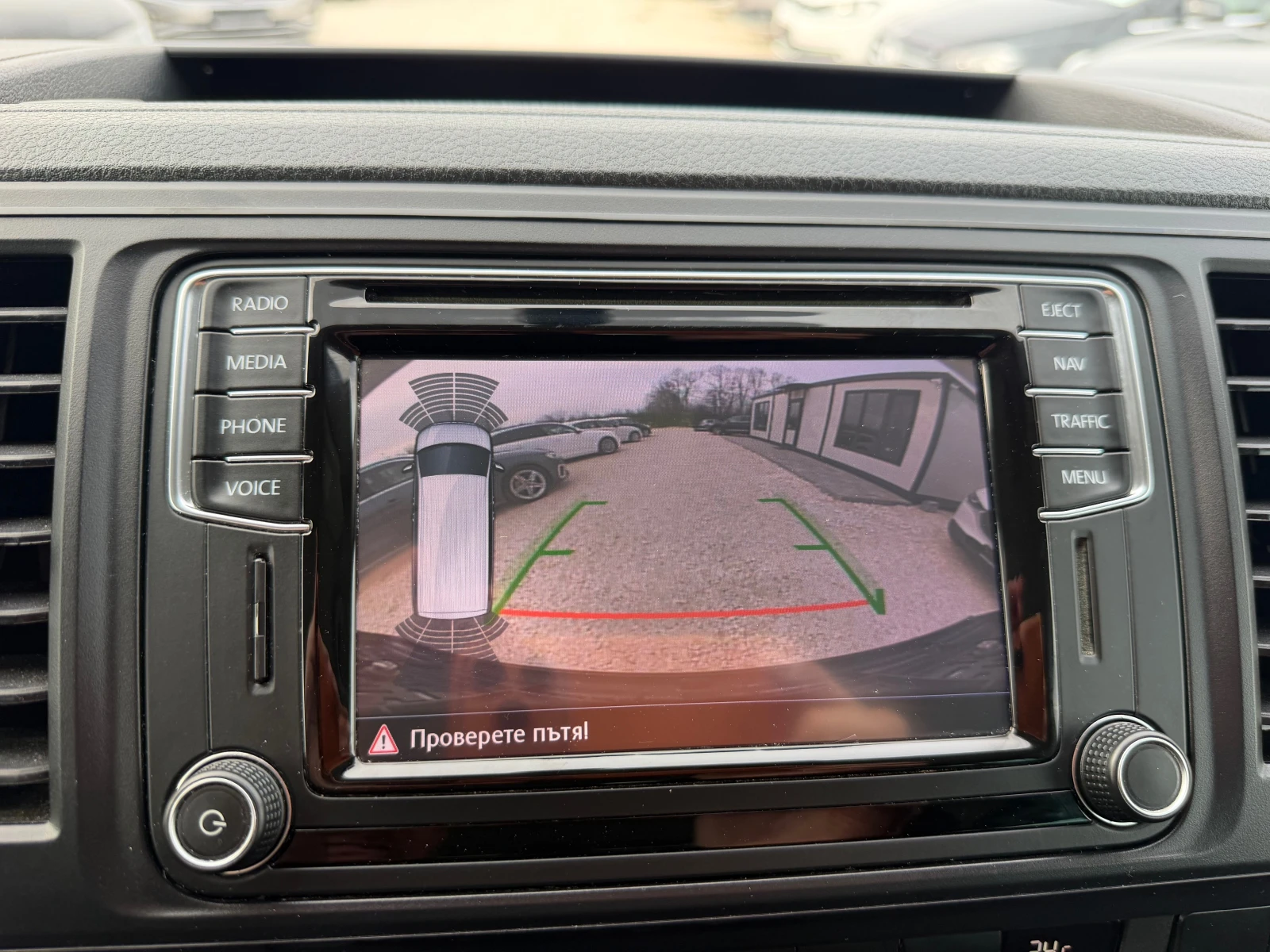 VW Caravelle 2.0TDI-150 DISTR. CAMERA DSG FULL LED NAVI EU 6B, снимка 16 - Бусове и автобуси - 54206666