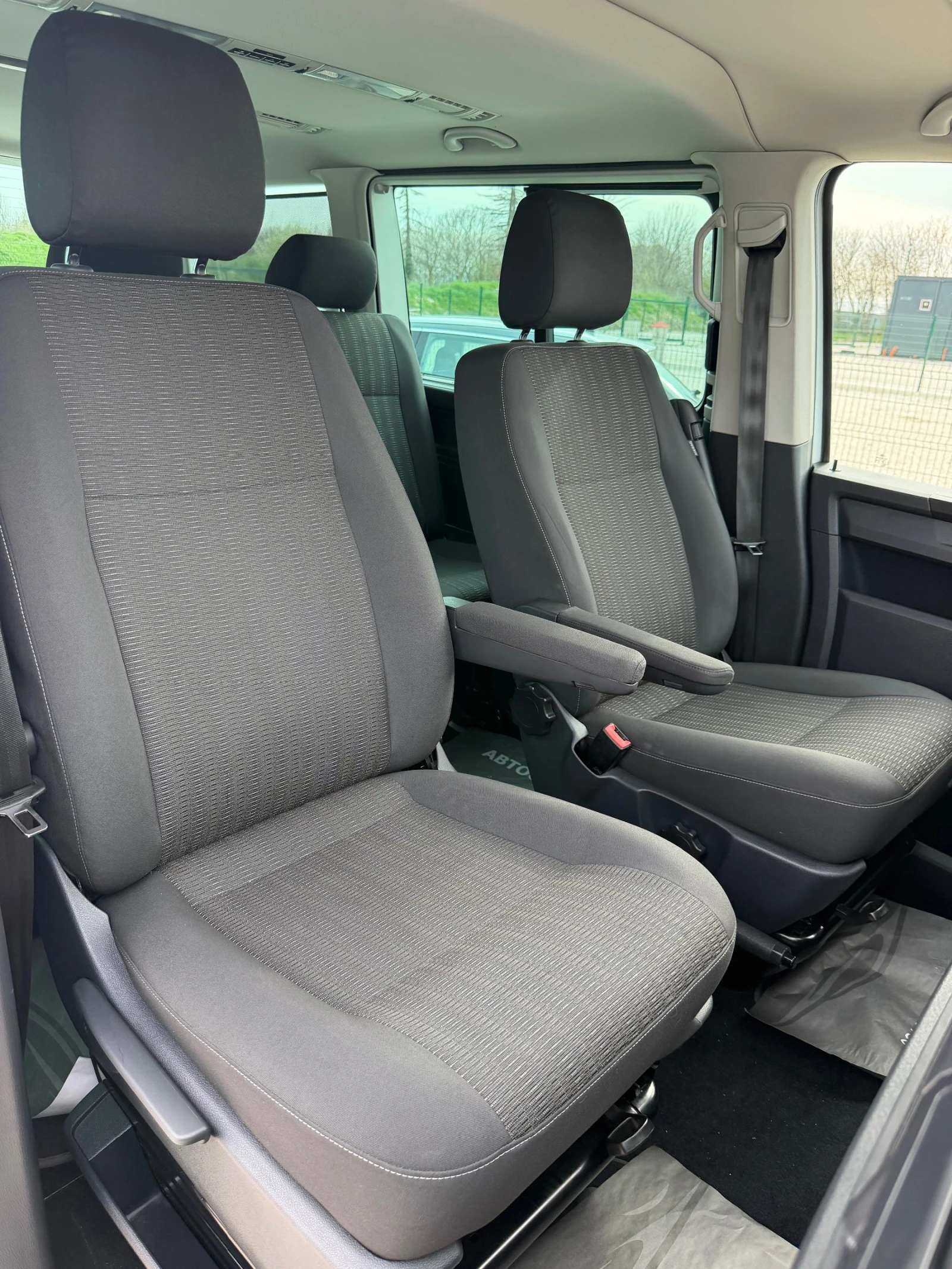 VW Caravelle 2.0TDI-150 DISTR. CAMERA DSG FULL LED NAVI EU 6B, снимка 11 - Бусове и автобуси - 54206666