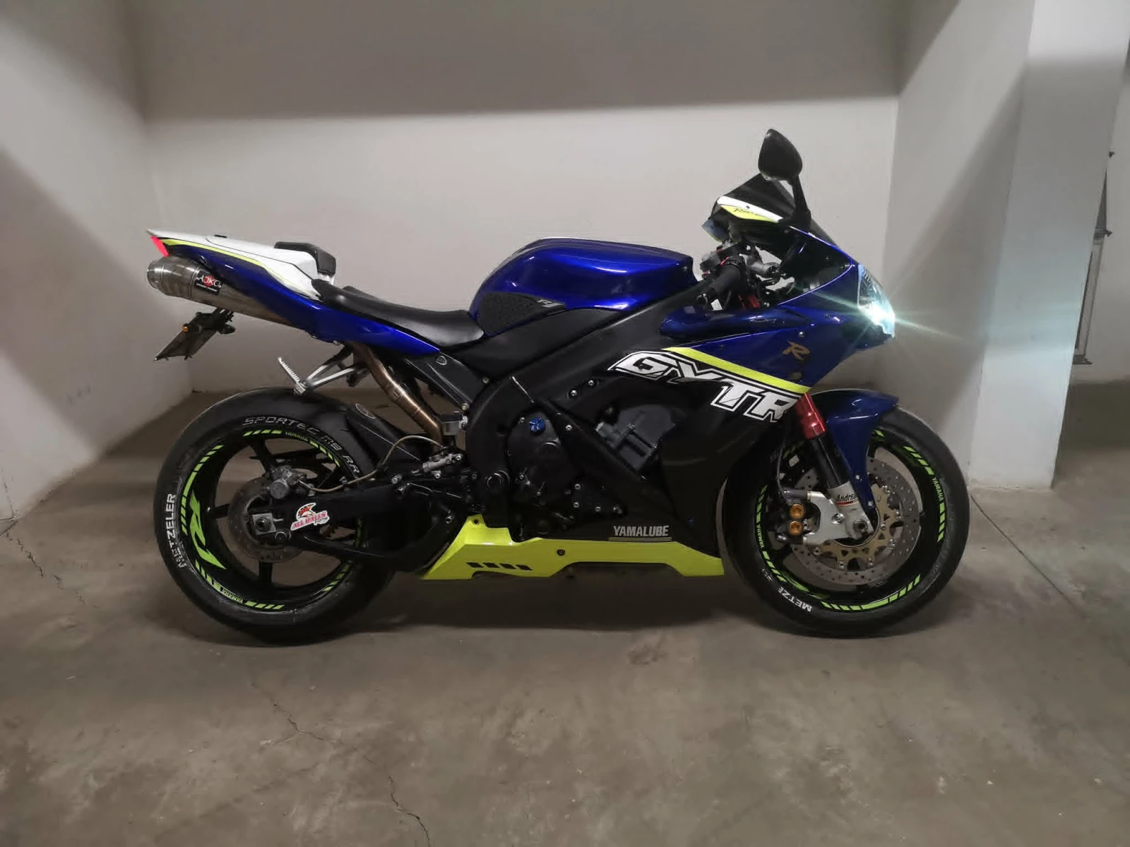 Yamaha YZF-R1