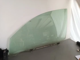 Стъкло предно ляво Тойота рав4 2.2дкат ш