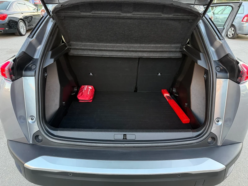 Peugeot 2008 ГАРАНЦИОННА//ВЪРНАТ ОТ ЛИЗИНГ, снимка 9 - Автомобили и джипове - 51658639