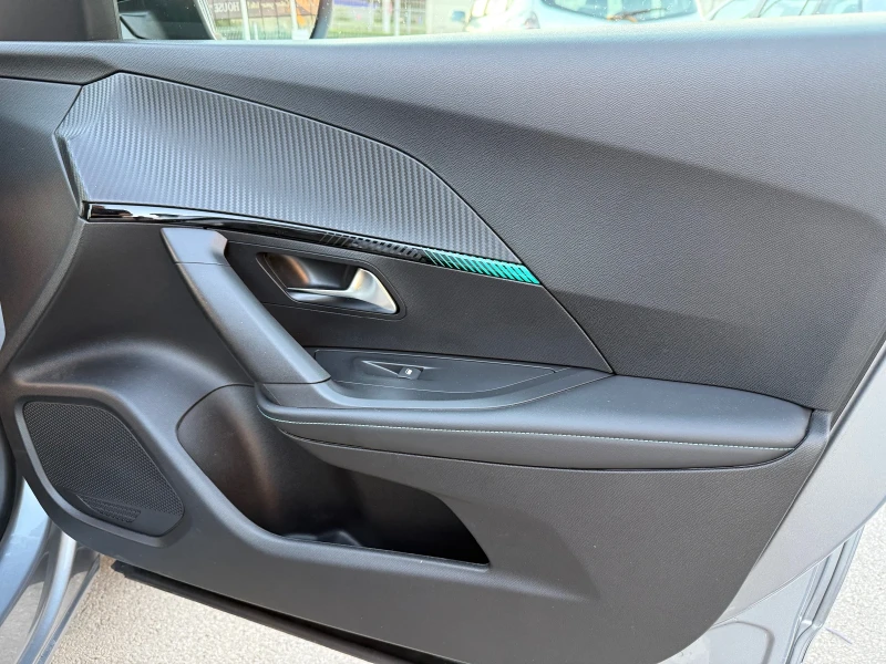 Peugeot 2008 ГАРАНЦИОННА//ВЪРНАТ ОТ ЛИЗИНГ, снимка 8 - Автомобили и джипове - 51658639