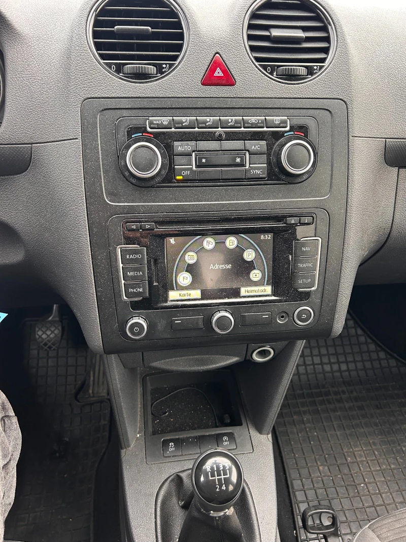 VW Caddy 1.6TDI 4+ 1 NAVI EURO 5, снимка 15 - Автомобили и джипове - 52090043