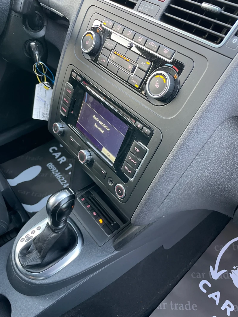 VW Touran 2.0TDI/DSG/КОЖА/HIGHLINE/NAVI/PARK ASSIST/, снимка 14 - Автомобили и джипове - 52710549