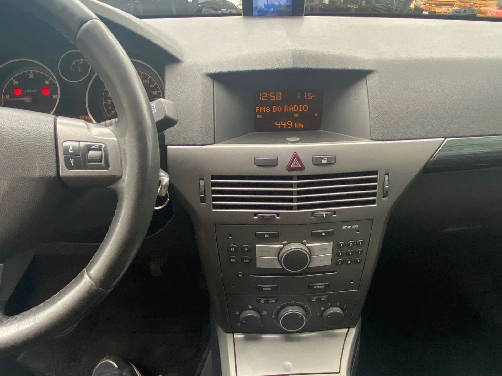 Opel Astra H  GTC - изображение 6