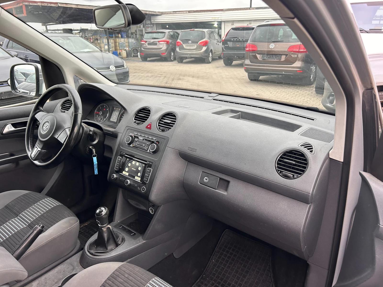 VW Caddy 1.6TDI 4+ 1 NAVI EURO 5 | Mobile.bg � ����������� 13