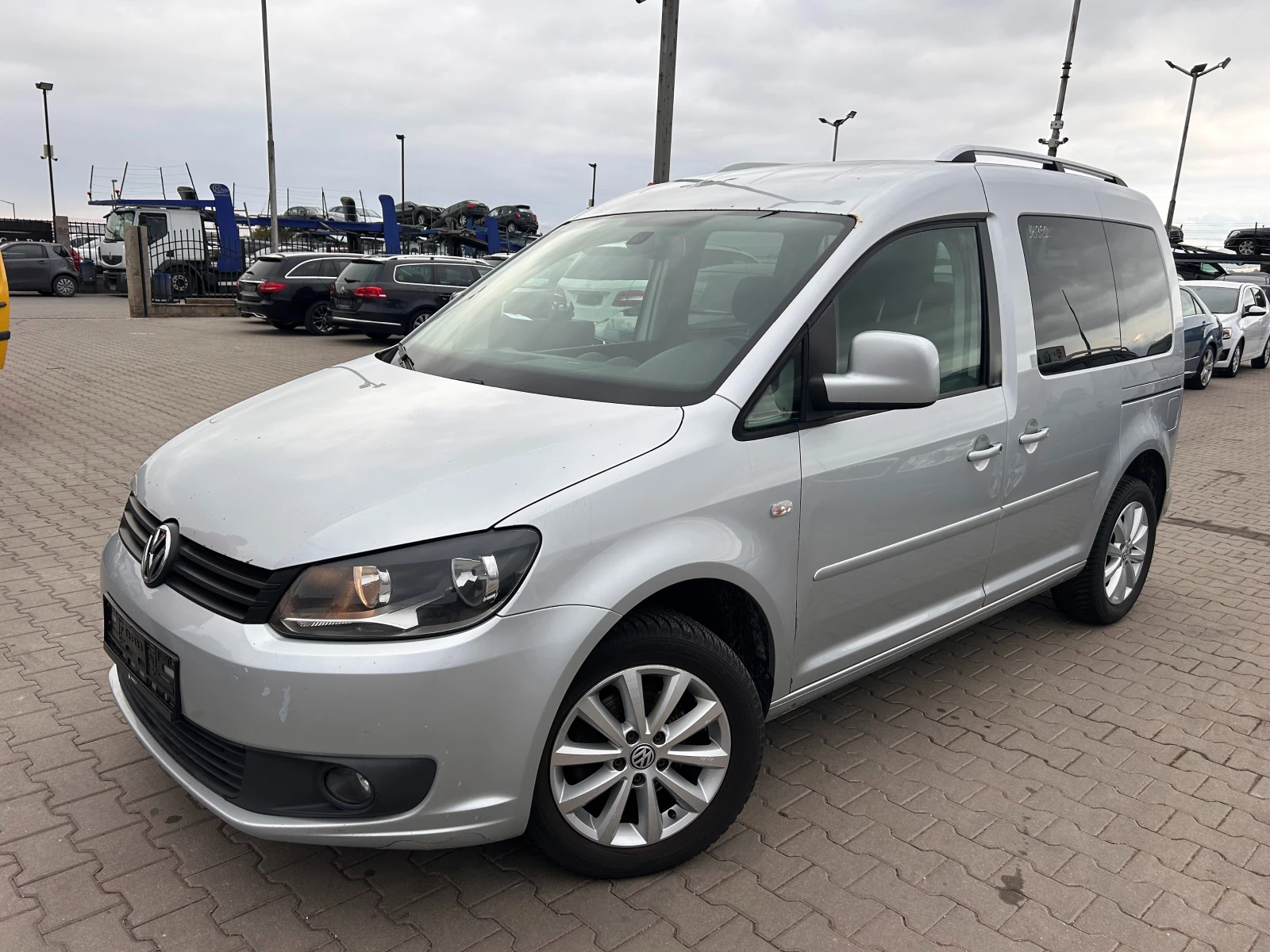 VW Caddy 1.6TDI 4+ 1 NAVI EURO 5 | Mobile.bg � ����������� 1