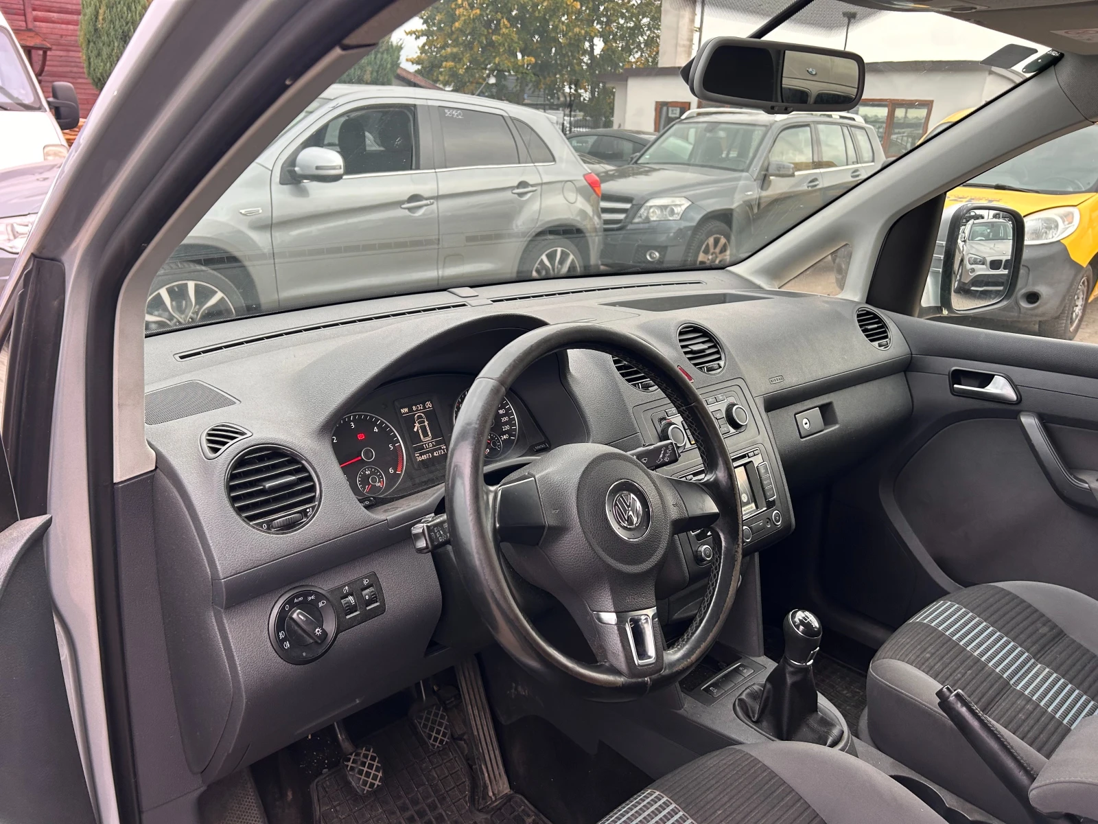 VW Caddy 1.6TDI 4+ 1 NAVI EURO 5 | Mobile.bg � ����������� 14