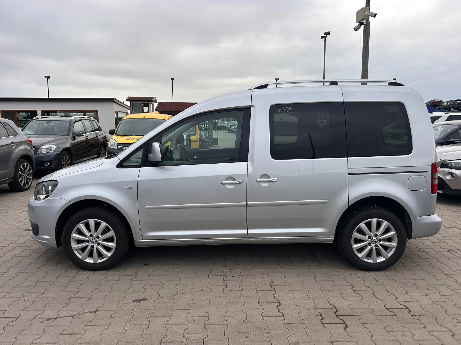 VW Caddy 1.6TDI 4+ 1 NAVI EURO 5 | Mobile.bg � ����������� 12