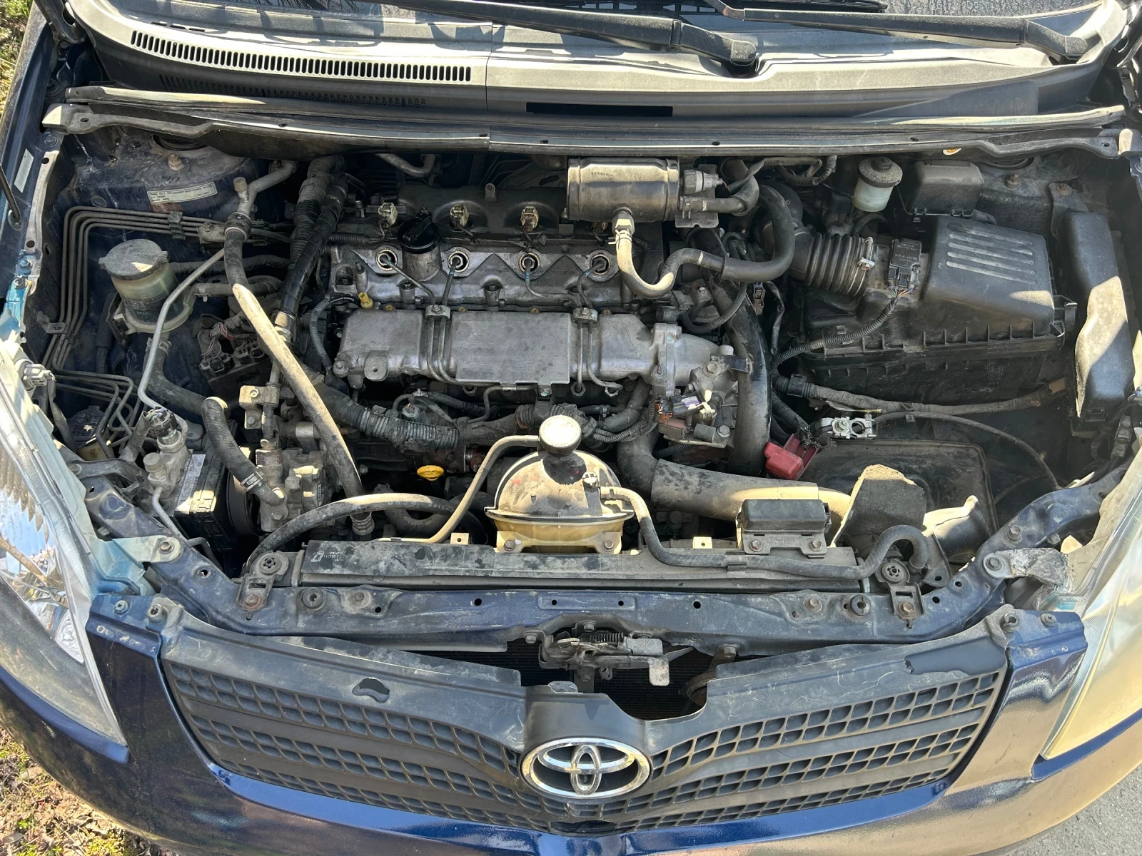 Toyota Corolla verso 2.0D на части, снимка 13 - Автомобили и джипове - 53759087