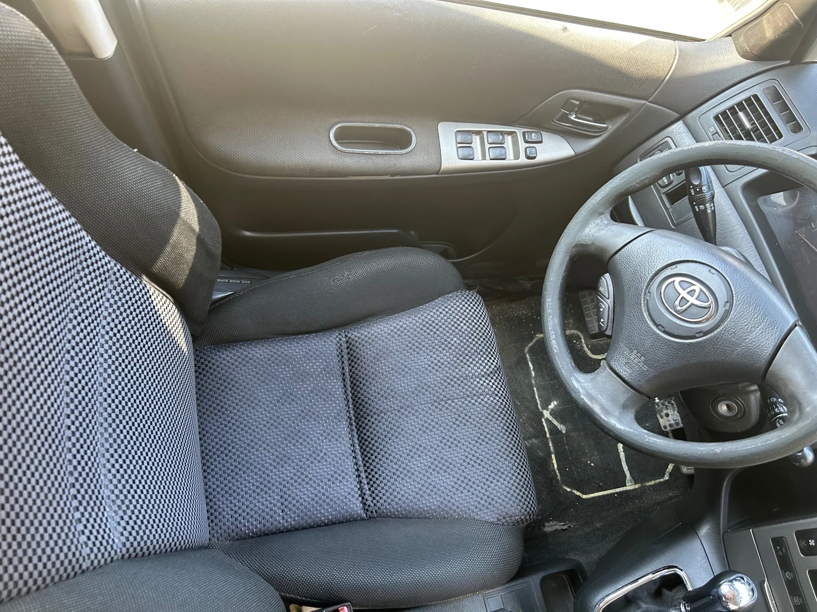 Toyota Corolla verso 2.0D на части, снимка 9 - Автомобили и джипове - 53759087