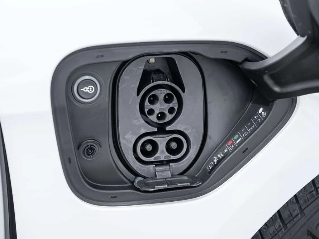 Porsche Taycan * 4S * PREMIUM PACKAGE* AWD* , снимка 11 - Автомобили и джипове - 54055091