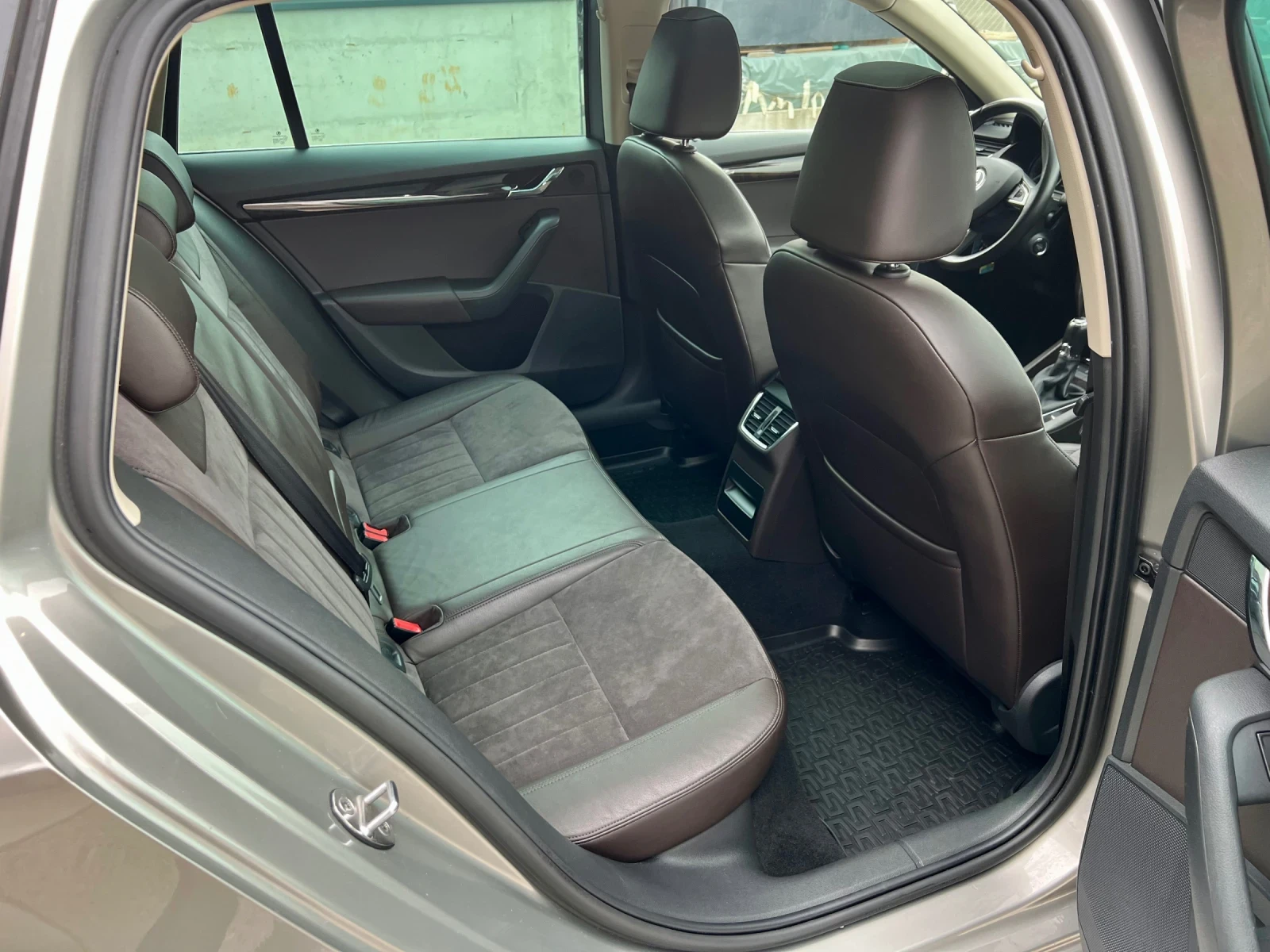 Skoda Octavia 2.0TDi L&K 150�.� ��������� | Mobile.bg � ����������� 7