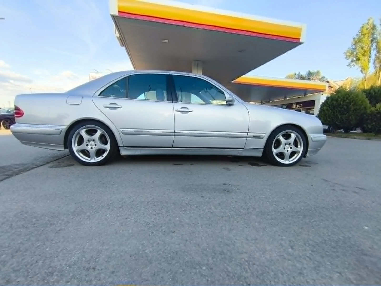 Mercedes-Benz E 320