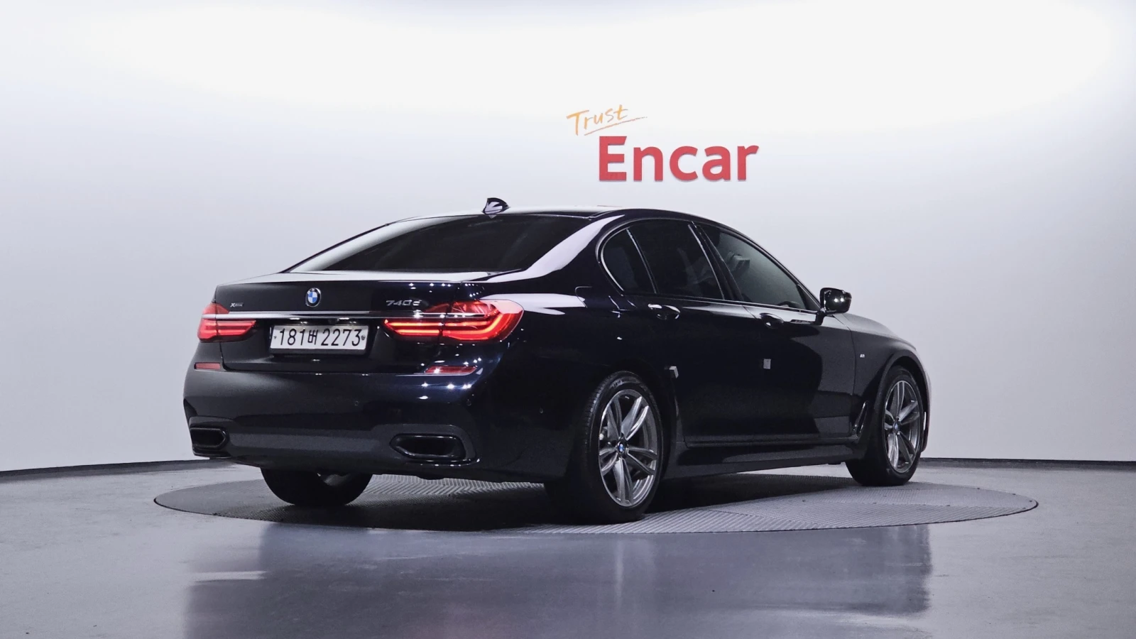 BMW 740 * ДИСТРОНИК * 360 * МАСАЖИ * HUD * АМБИЕНТНО, снимка 2 - Автомобили и джипове - 54585511