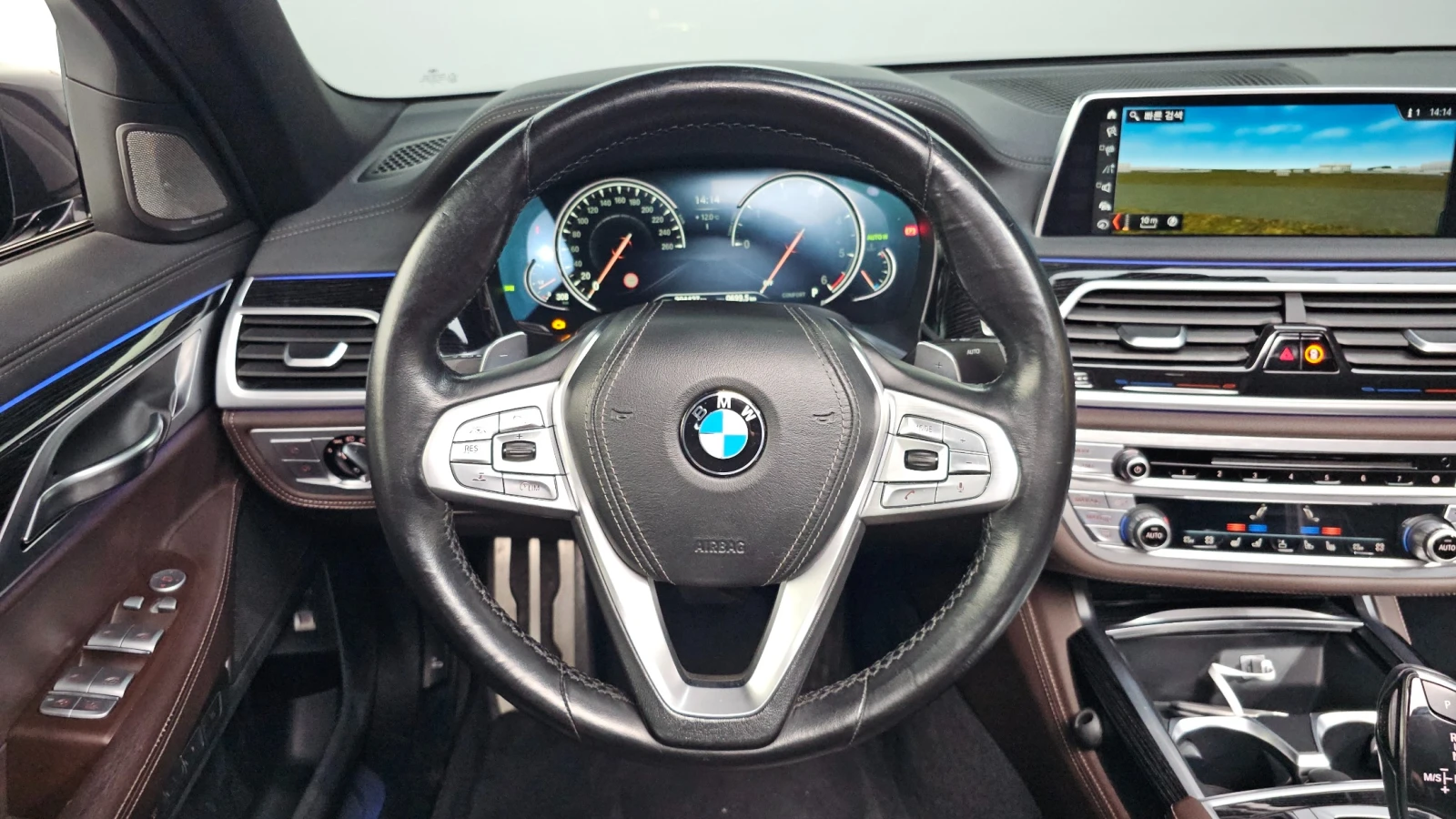 BMW 740 * ДИСТРОНИК * 360 * МАСАЖИ * HUD * АМБИЕНТНО, снимка 13 - Автомобили и джипове - 54585511