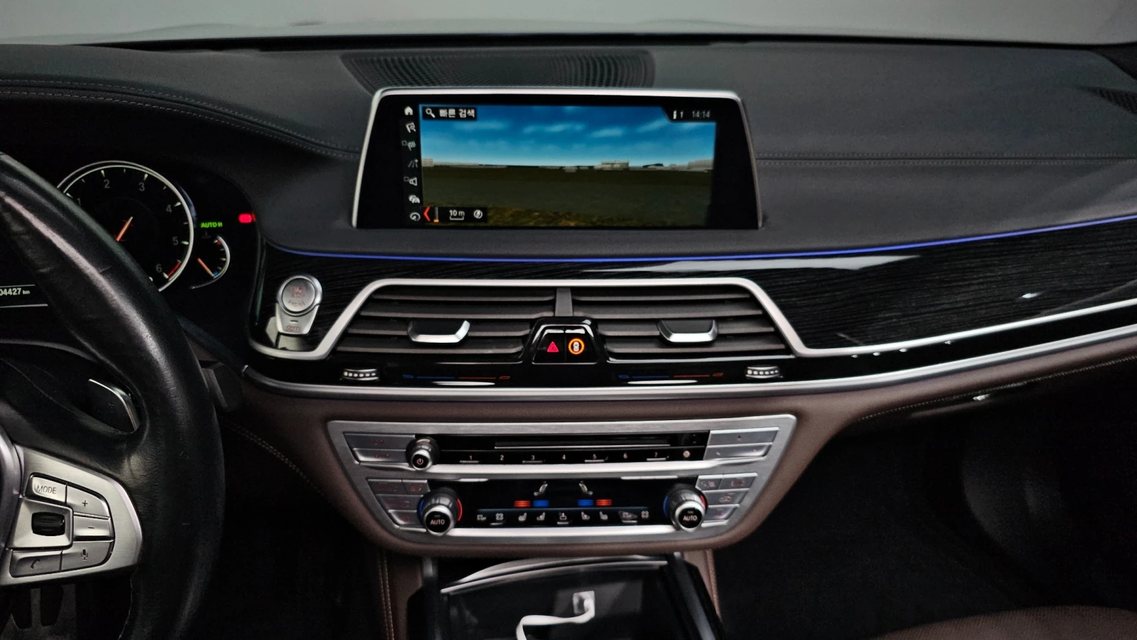 BMW 740 * ДИСТРОНИК * 360 * МАСАЖИ * HUD * АМБИЕНТНО, снимка 14 - Автомобили и джипове - 54585511
