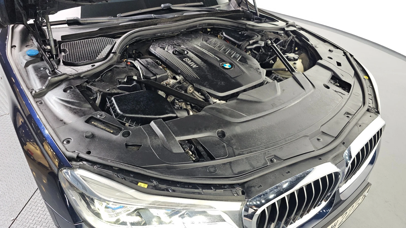 BMW 740 * ДИСТРОНИК * 360 * МАСАЖИ * HUD * АМБИЕНТНО, снимка 6 - Автомобили и джипове - 54585511
