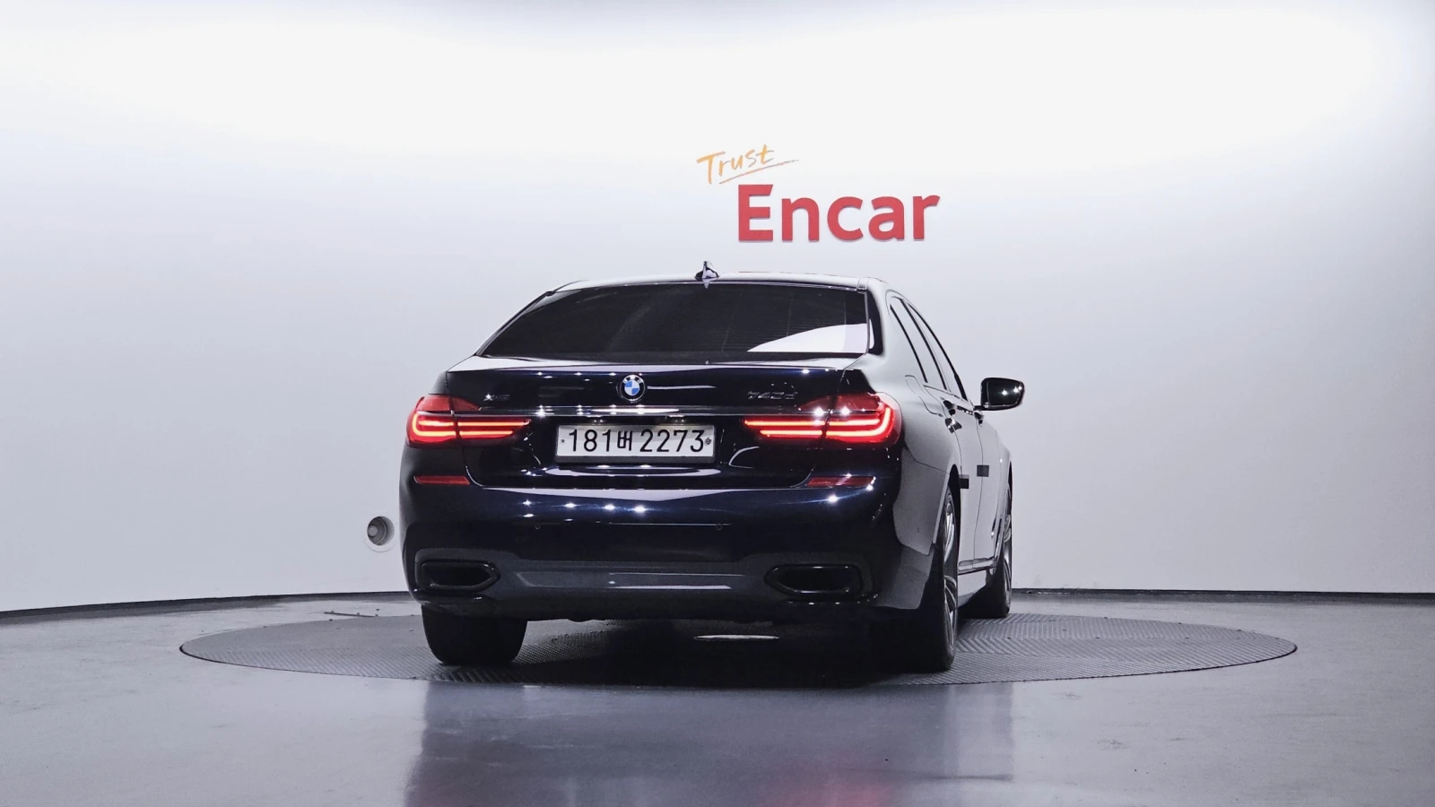 BMW 740 * ДИСТРОНИК * 360 * МАСАЖИ * HUD * АМБИЕНТНО, снимка 4 - Автомобили и джипове - 54585511