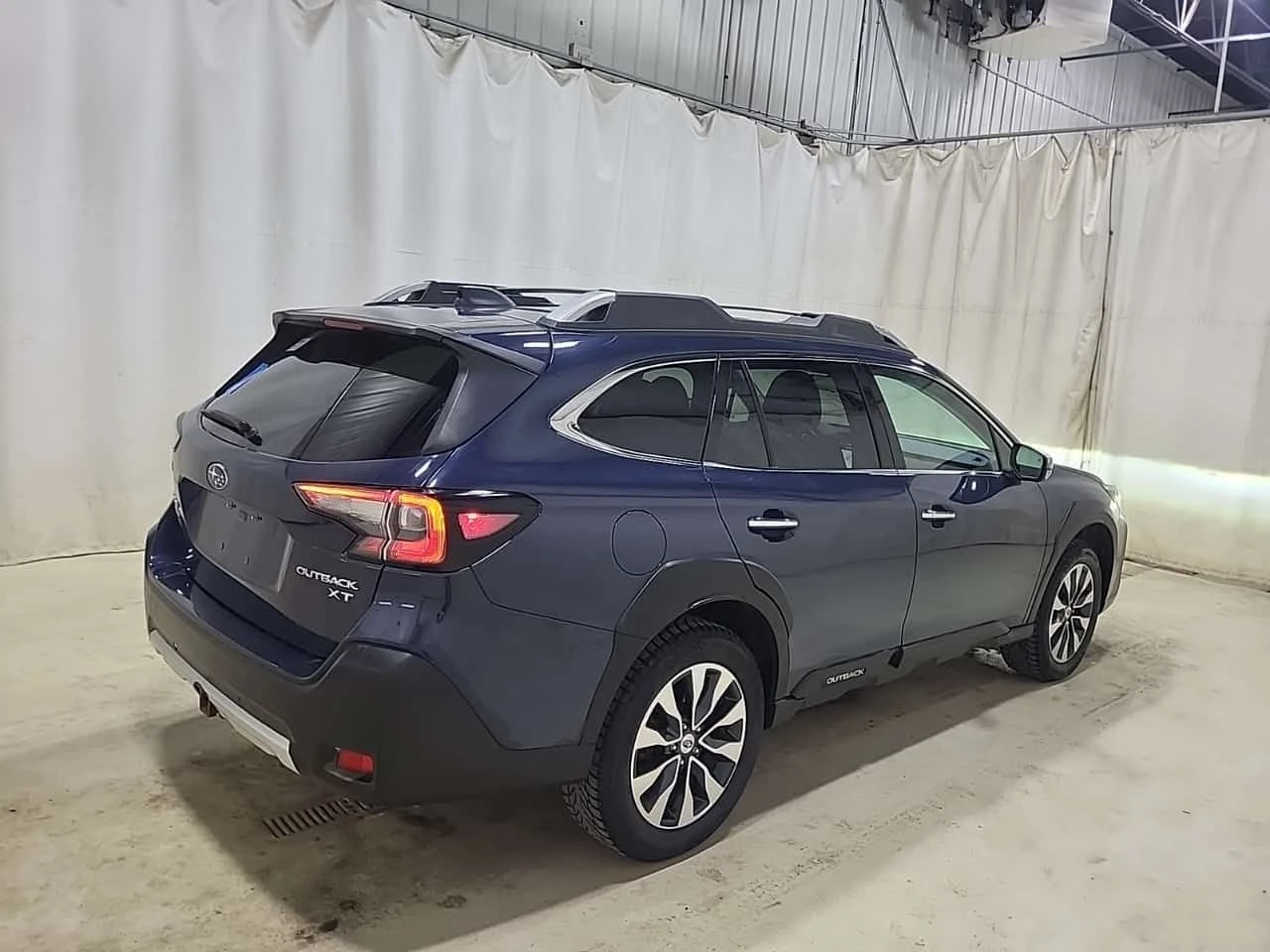 Subaru Outback PREMIER XT| DISTRONIC| 360| PANO| 2 КЛЮЧА| CARFAX, снимка 3 - Автомобили и джипове - 54622392