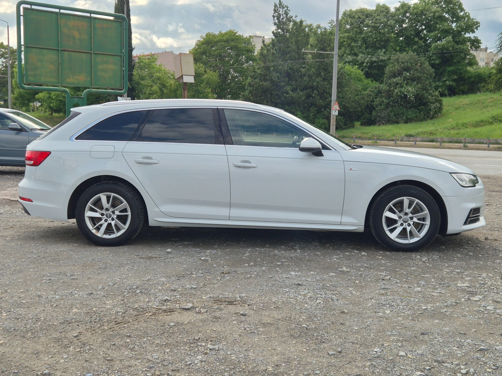 Audi A4 2.0TDI S-Line, снимка 6 - Автомобили и джипове - 54644534