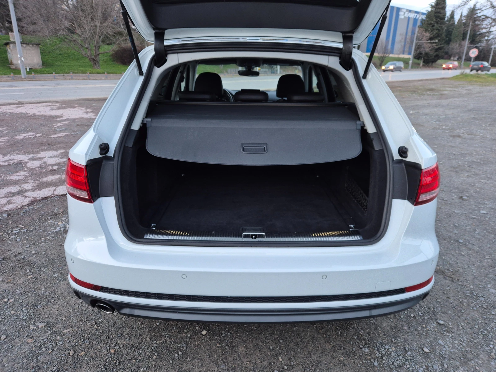 Audi A4 2.0TDI S-Line, снимка 11 - Автомобили и джипове - 54644534
