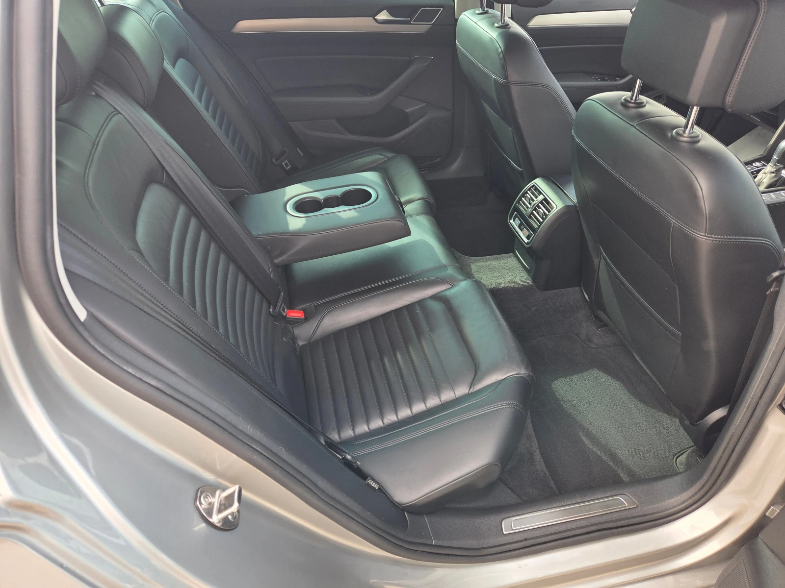 VW Passat 2.0TDI/4X4/AUTOMAT/NAVI, снимка 11 - Автомобили и джипове - 55373738