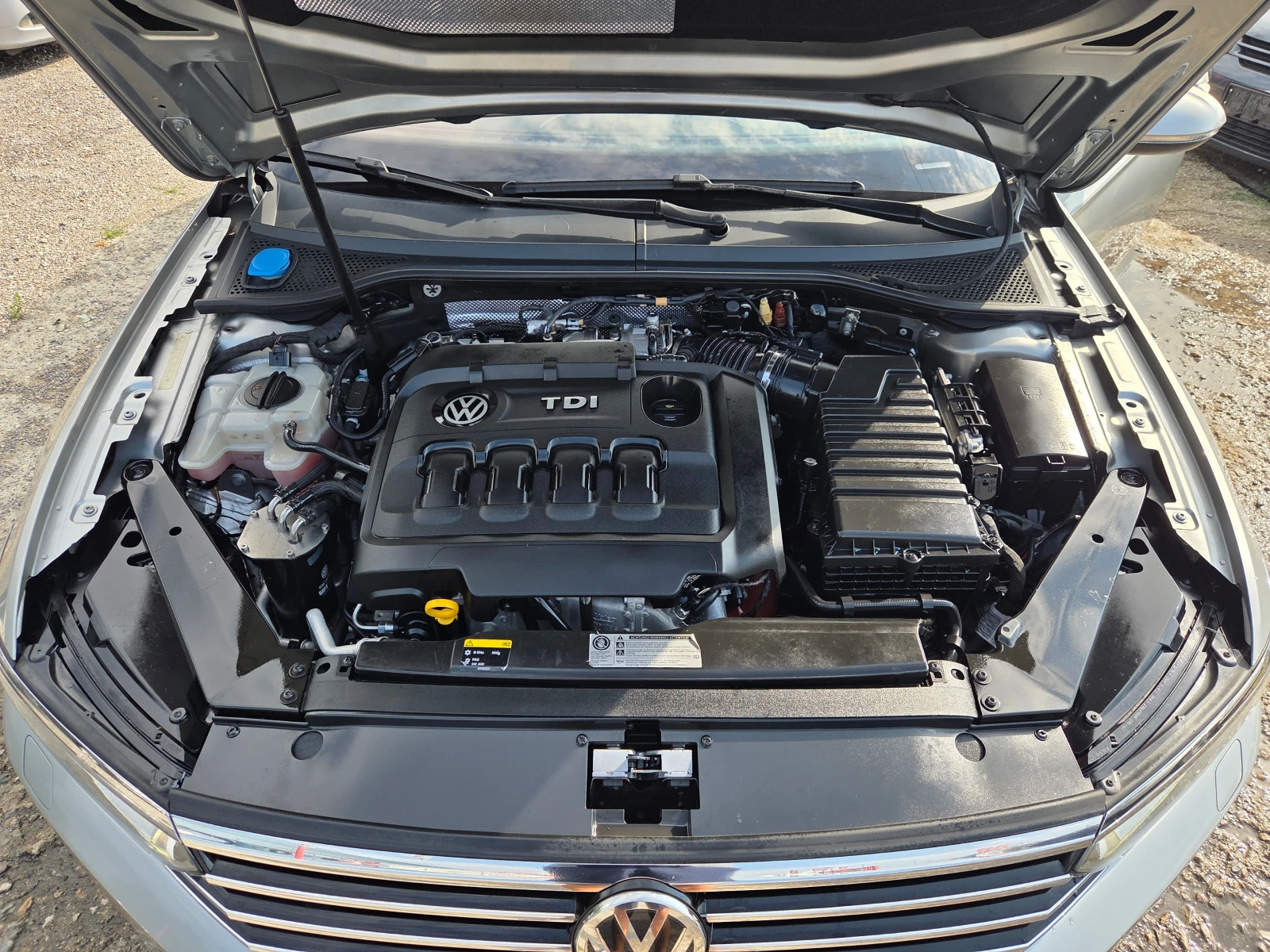 VW Passat 2.0TDI/4X4/AUTOMAT/NAVI, снимка 15 - Автомобили и джипове - 55373738