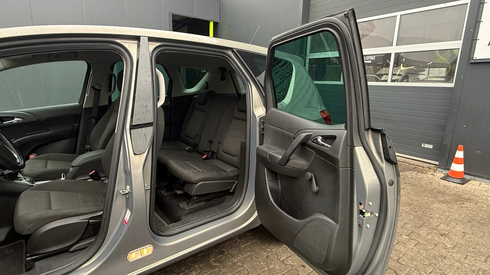 Opel Meriva 1.3 , снимка 11 - Автомобили и джипове - 55414492