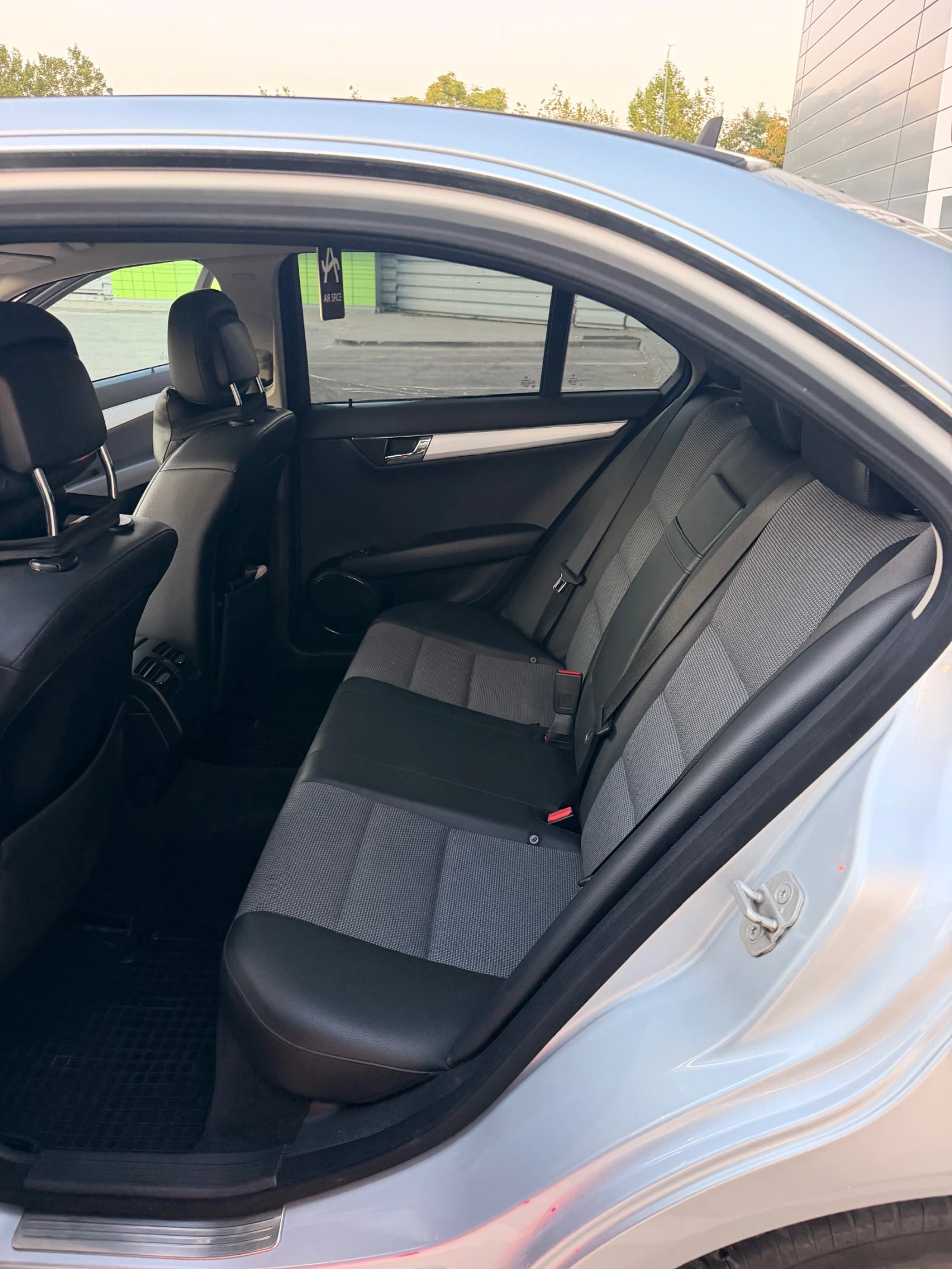 Mercedes-Benz C 220 Mercedes W204 C220 CDI Avantgarde с двигател OM646, снимка 10 - Автомобили и джипове - 55902634