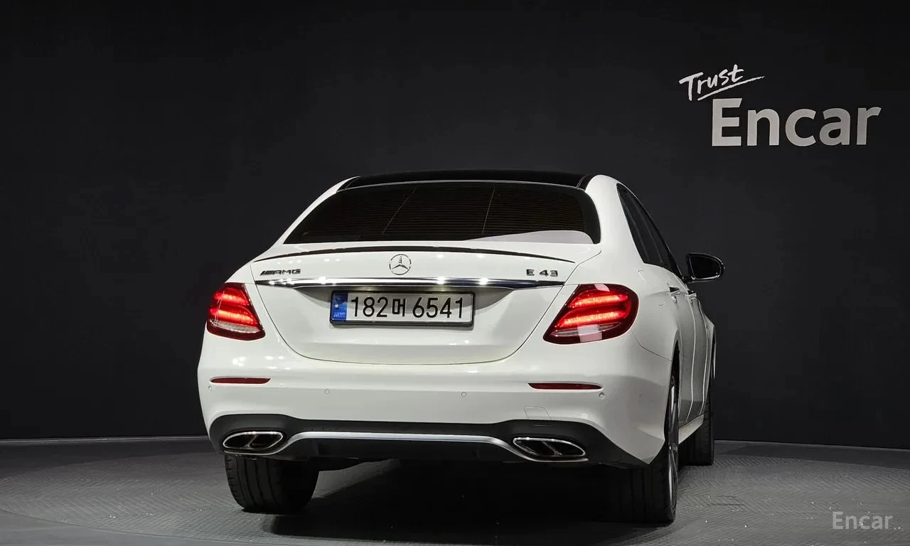 Mercedes-Benz E 43 AMG 4MATIC /ОБДУХВАНЕ/ПАНОРАМА/ДИСТРОНИК/360, снимка 4 - Автомобили и джипове - 56010246