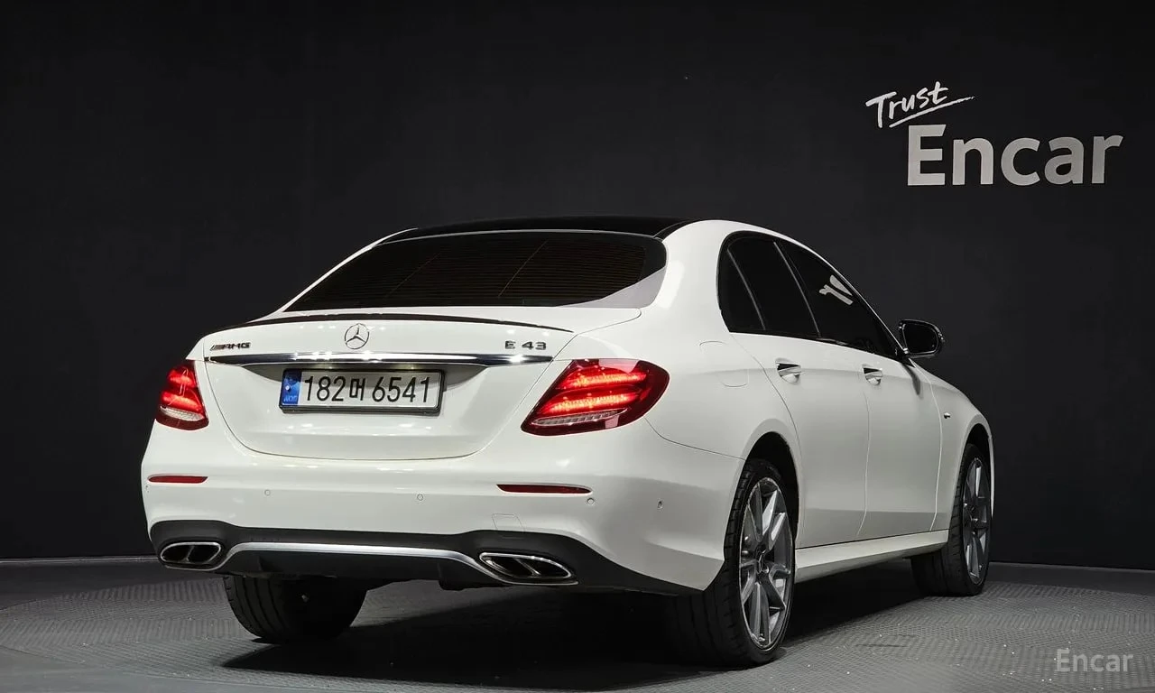 Mercedes-Benz E 43 AMG 4MATIC /ОБДУХВАНЕ/ПАНОРАМА/ДИСТРОНИК/360, снимка 2 - Автомобили и джипове - 56010246