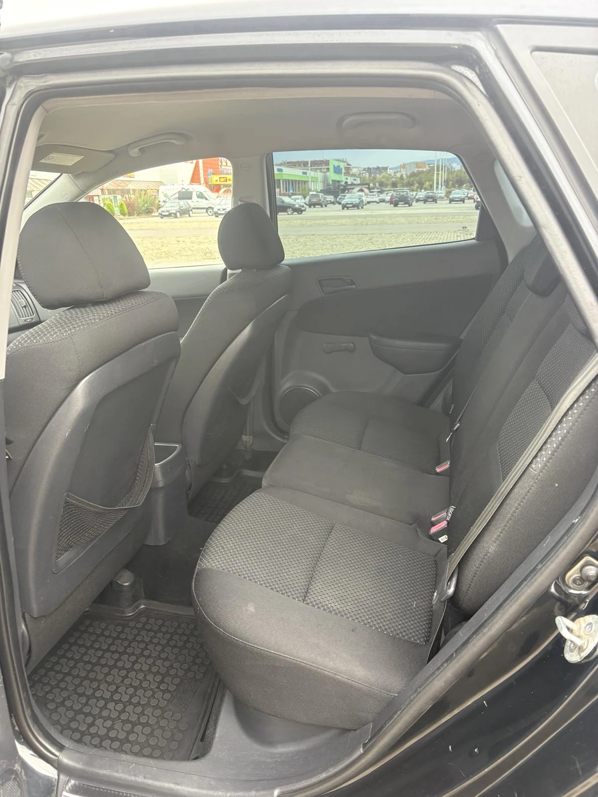 Hyundai I30 CRDi 1.6 Facelift 6 ск., снимка 13 - Автомобили и джипове - 56239205