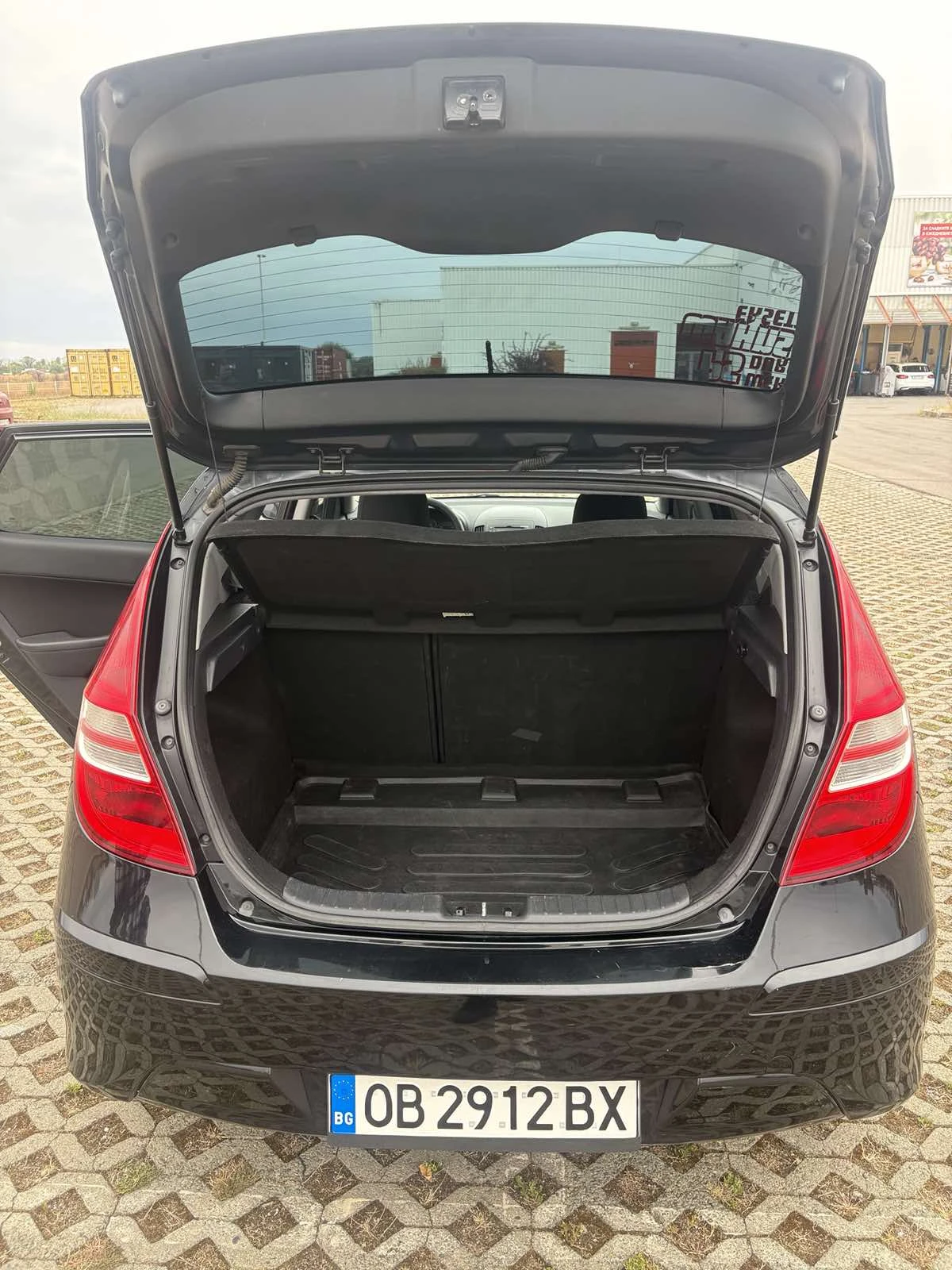 Hyundai I30 CRDi 1.6 Facelift 6 ск., снимка 14 - Автомобили и джипове - 56239205
