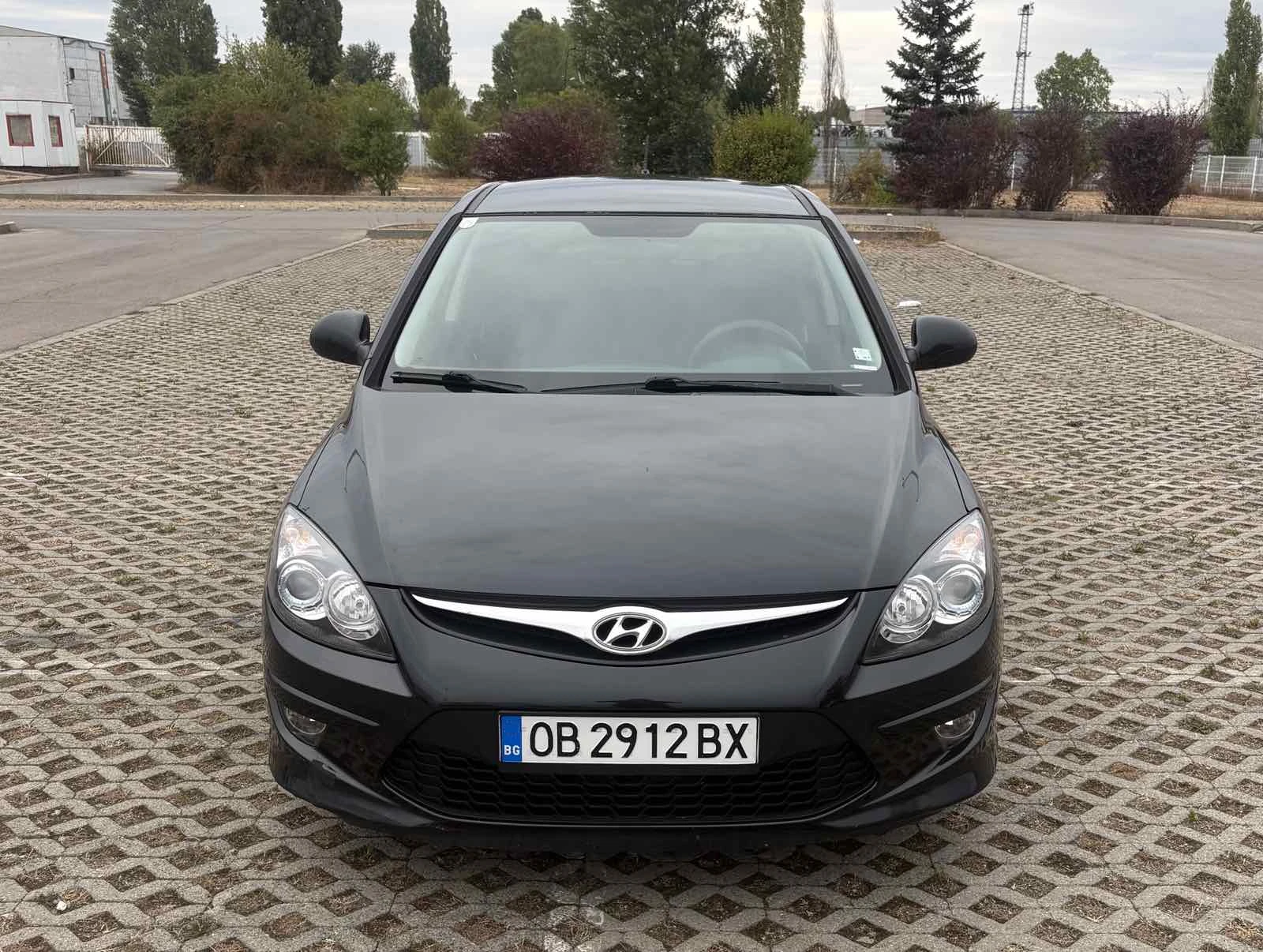 Hyundai I30 CRDi 1.6 Facelift 6 ск., снимка 2 - Автомобили и джипове - 56239205