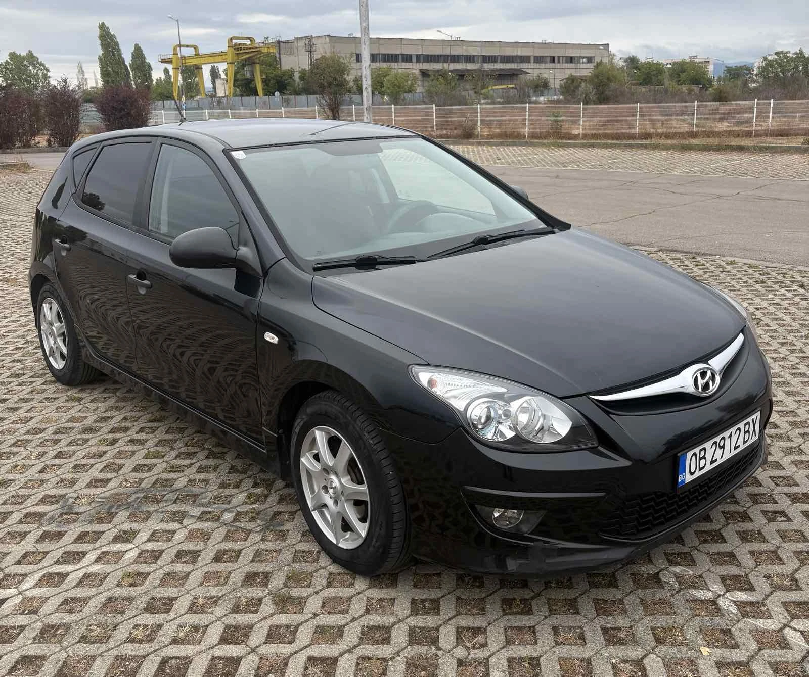 Hyundai I30 CRDi 1.6 Facelift 6 ск., снимка 3 - Автомобили и джипове - 56239205